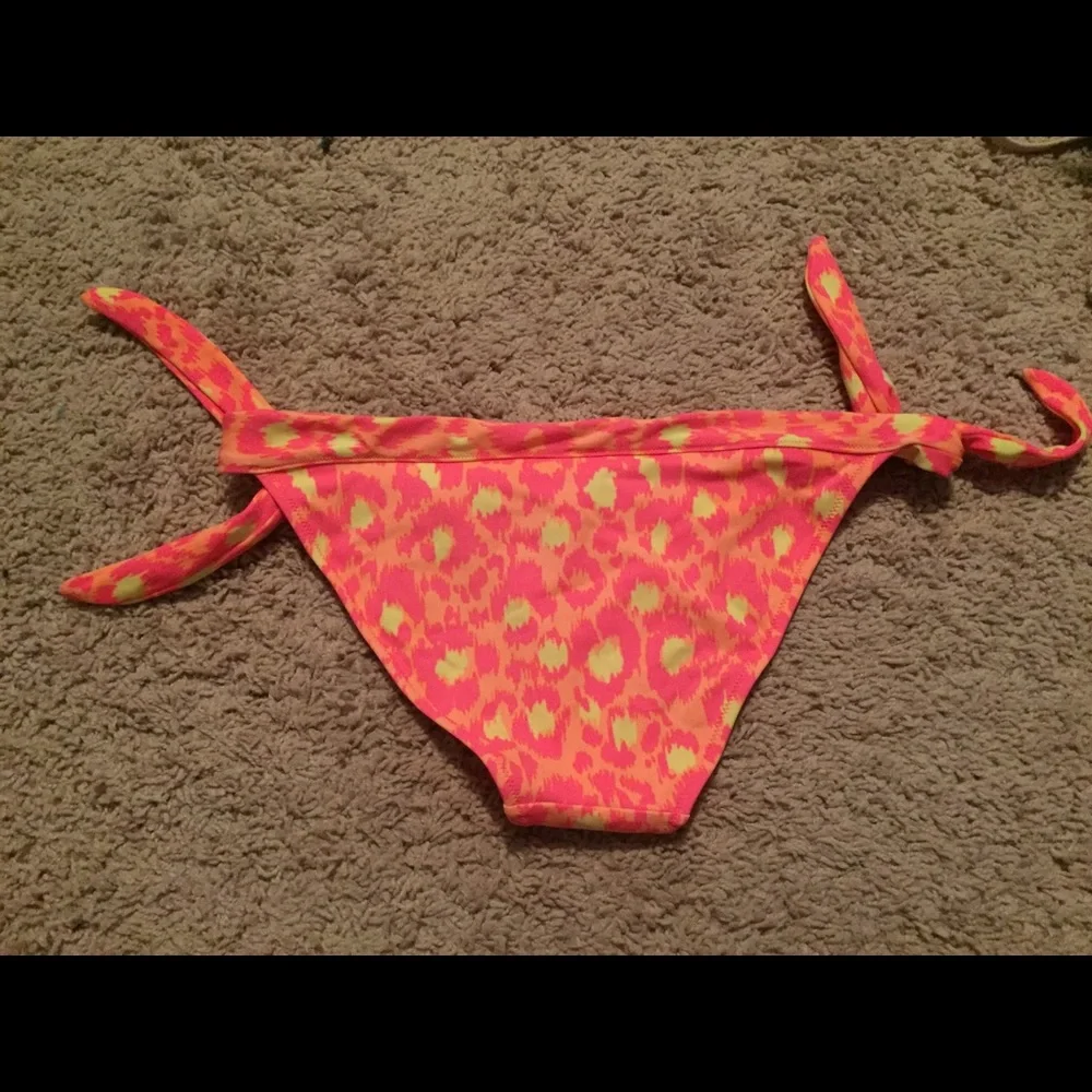 VS Neon Bikini Set - Picture 5 of 7